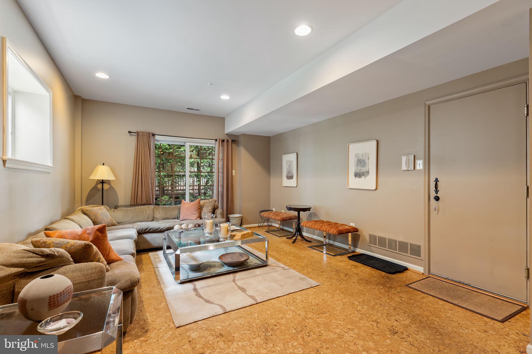 MERION HILL - Residential