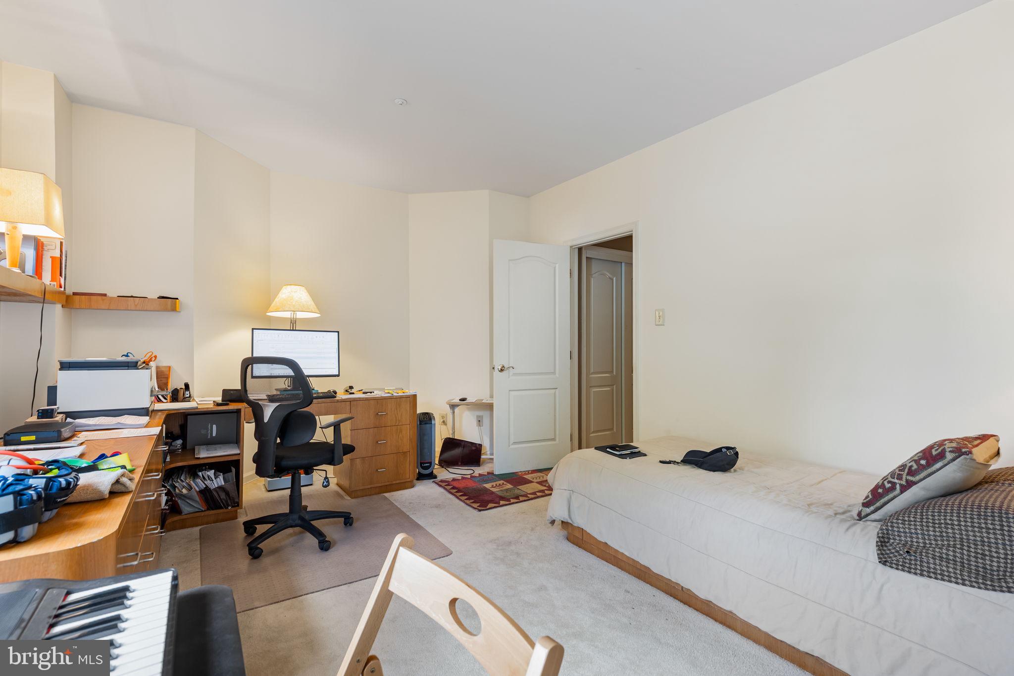 MERION HILL - Residential