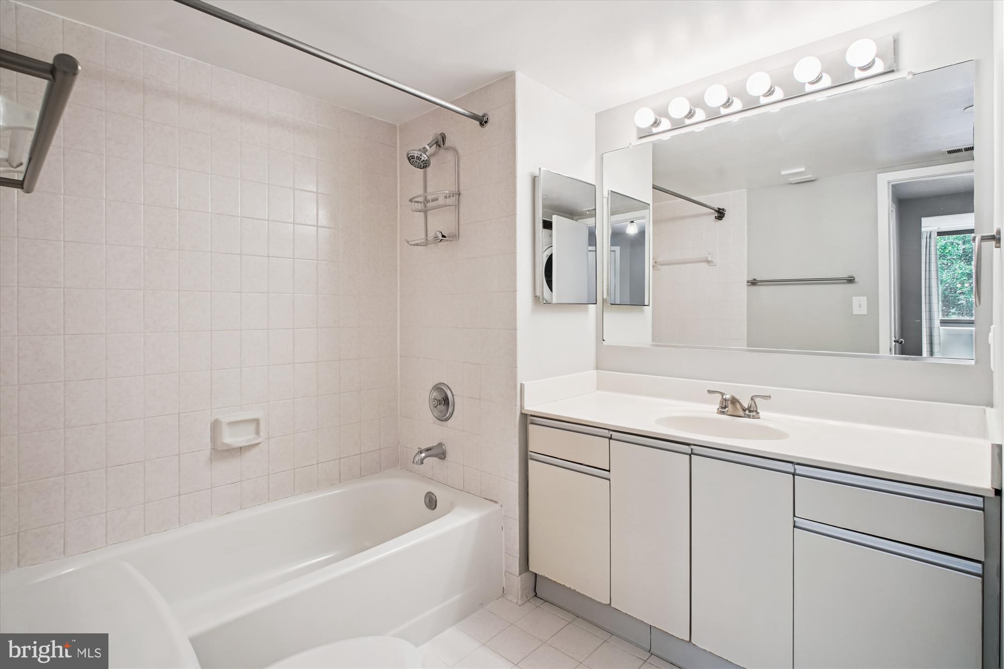 SKYLINE SQUARE CONDO - Residential