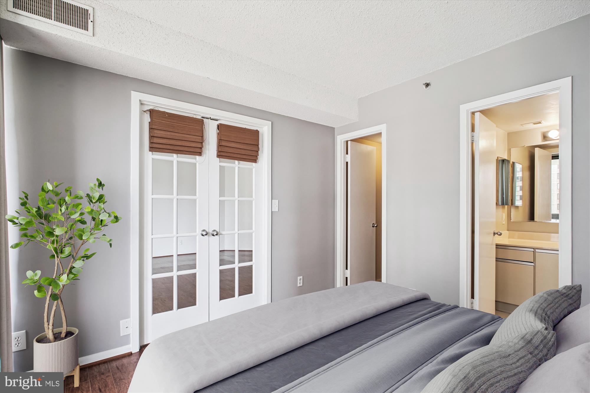 SKYLINE SQUARE CONDO - Residential