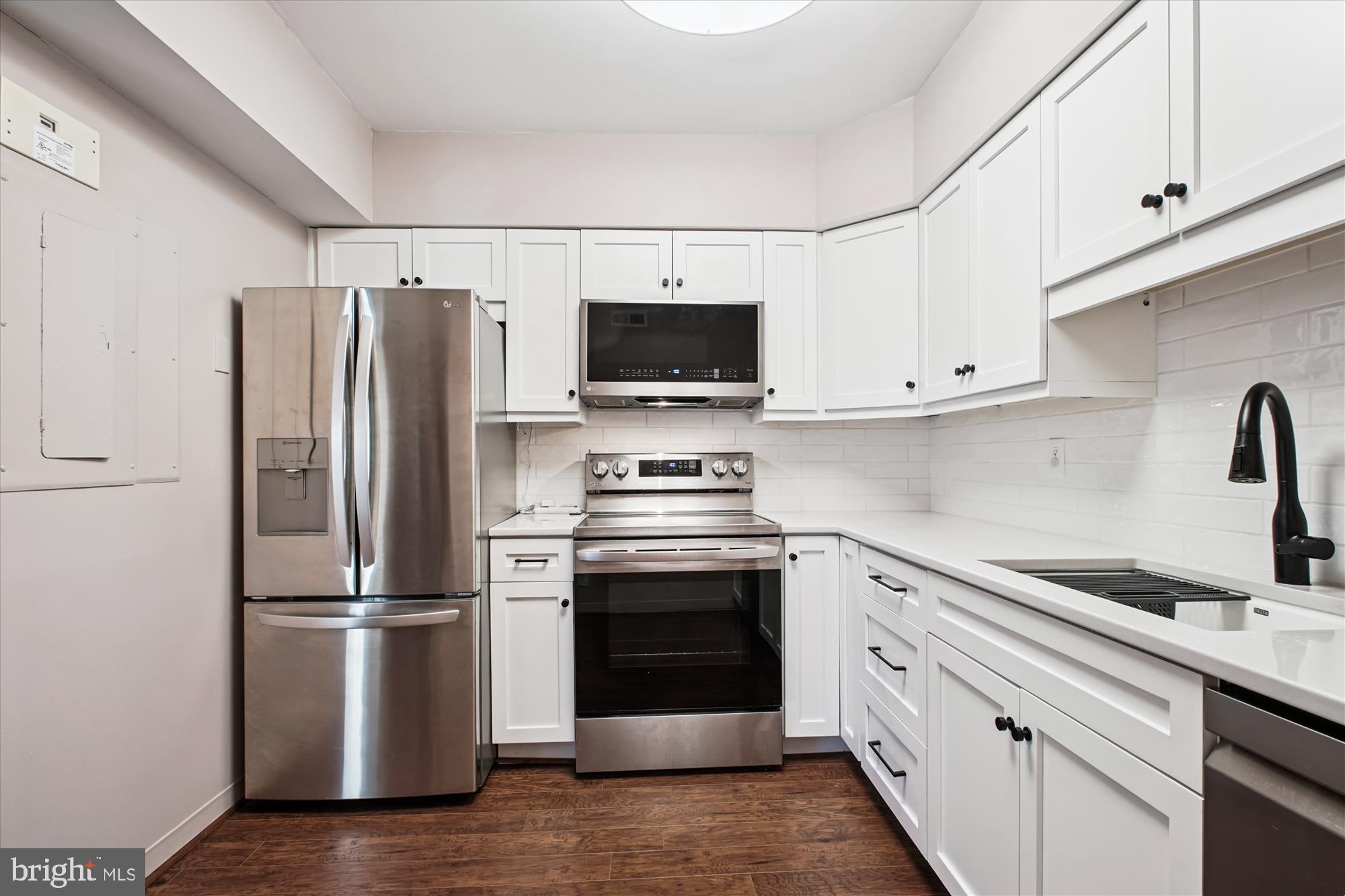 SKYLINE SQUARE CONDO - Residential