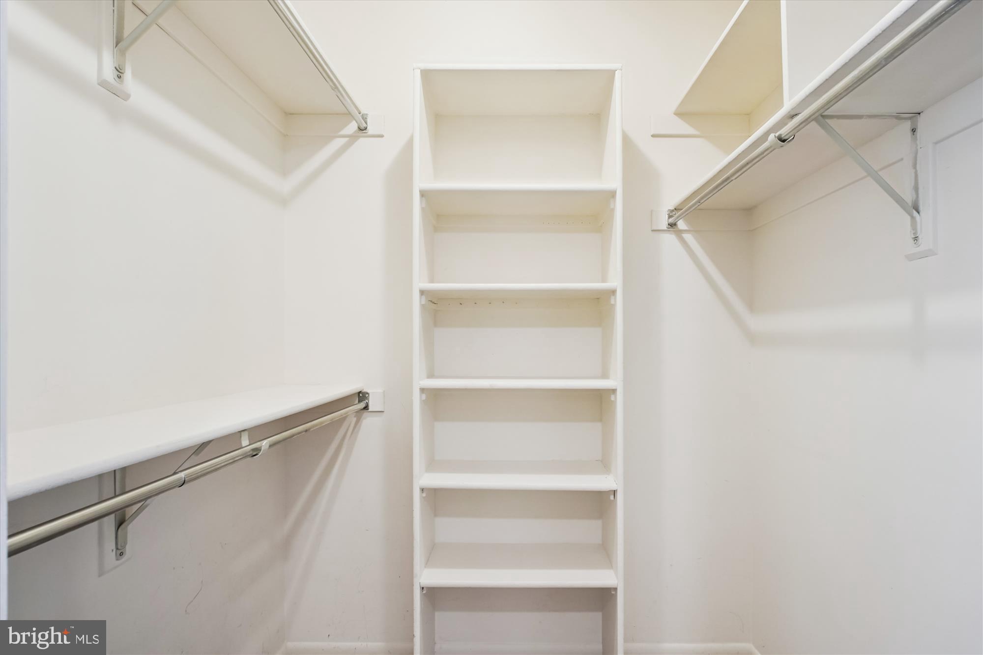 SKYLINE SQUARE CONDO - Residential