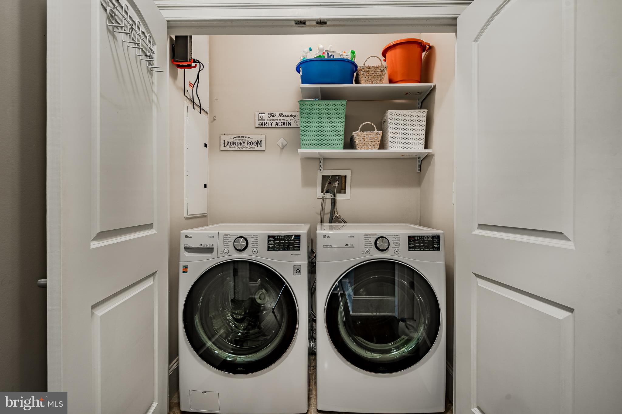 THE HOLLOW AT FOX VA - Residential