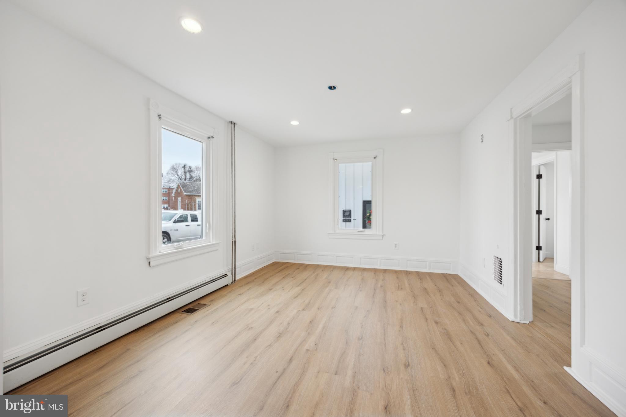 GLENSIDE - Commercial Lease