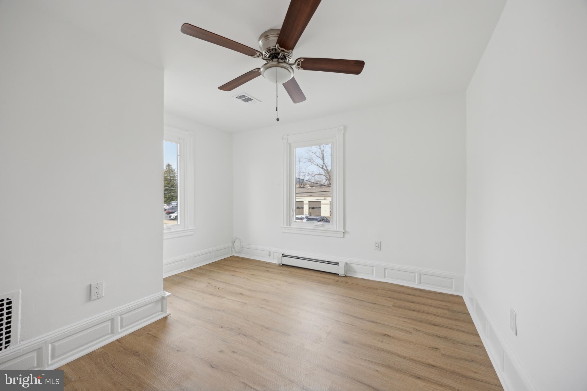 GLENSIDE - Commercial Lease