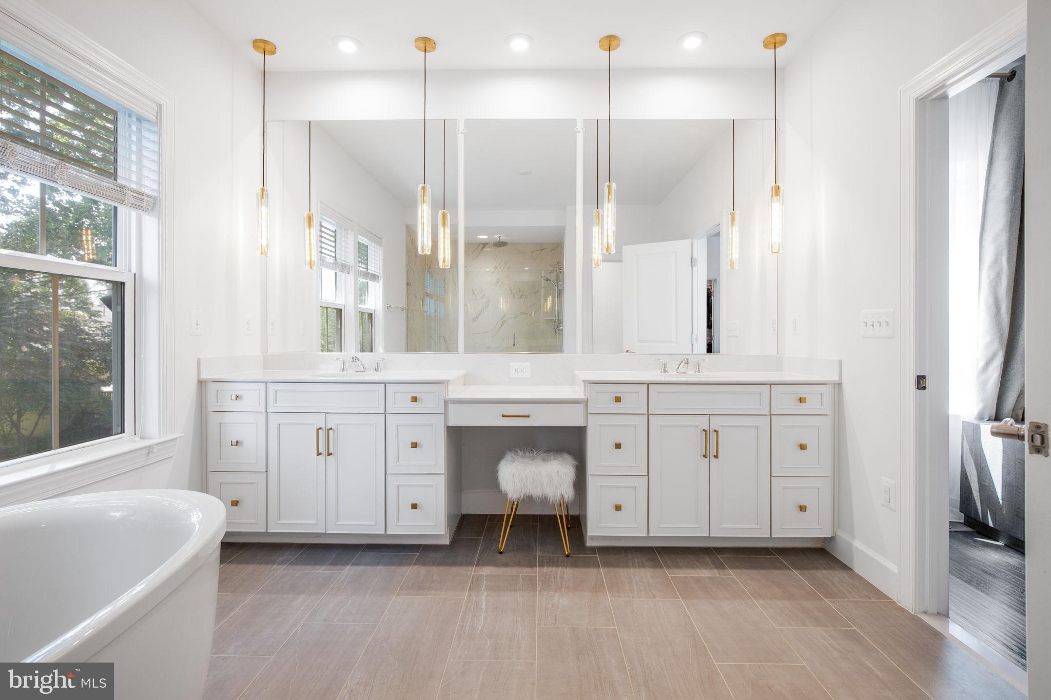 PIMMIT HILLS - Residential