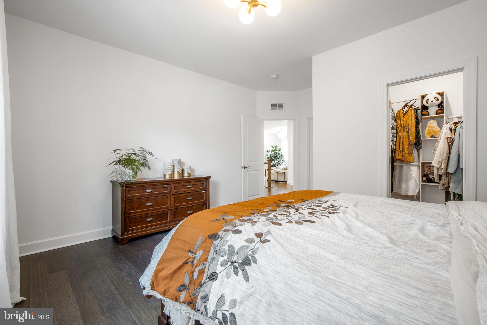 PIMMIT HILLS - Residential