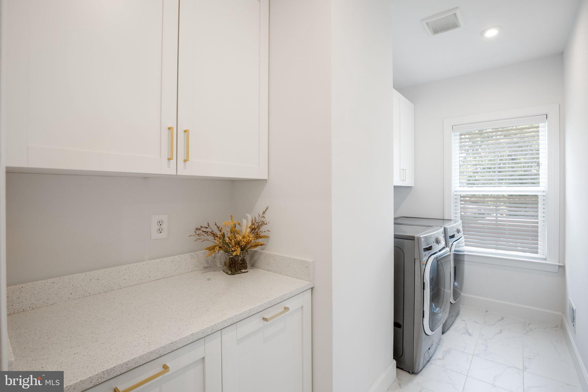 PIMMIT HILLS - Residential