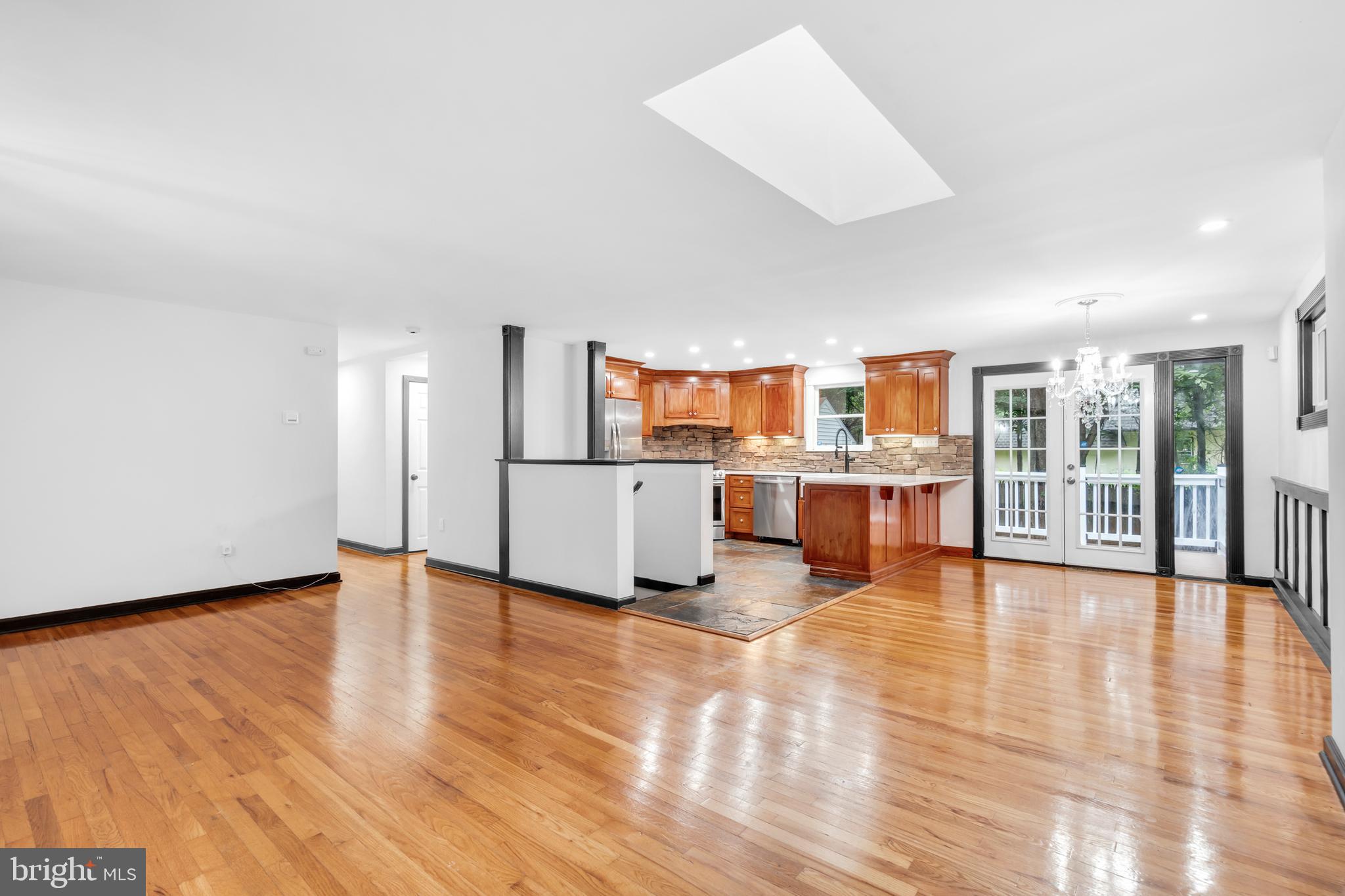 13 ASBURY AVENUE