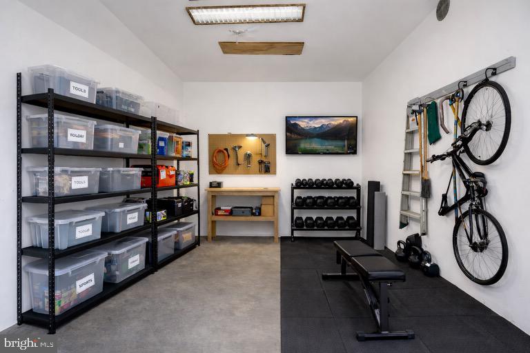 WOODLAND BEACH - Residential