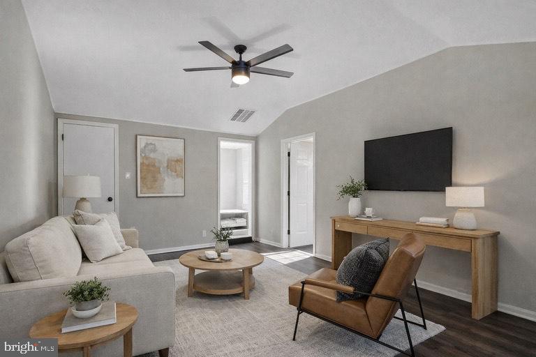 WOODLAND BEACH - Residential