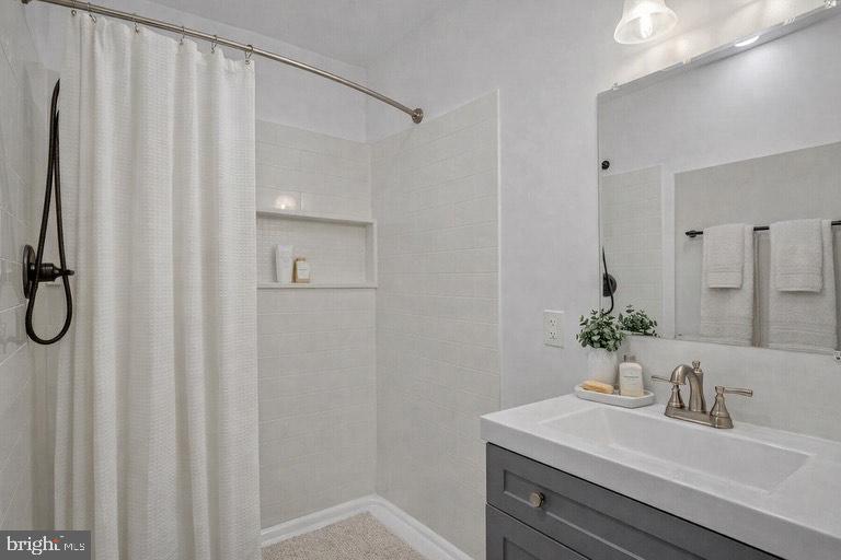 WOODLAND BEACH - Residential