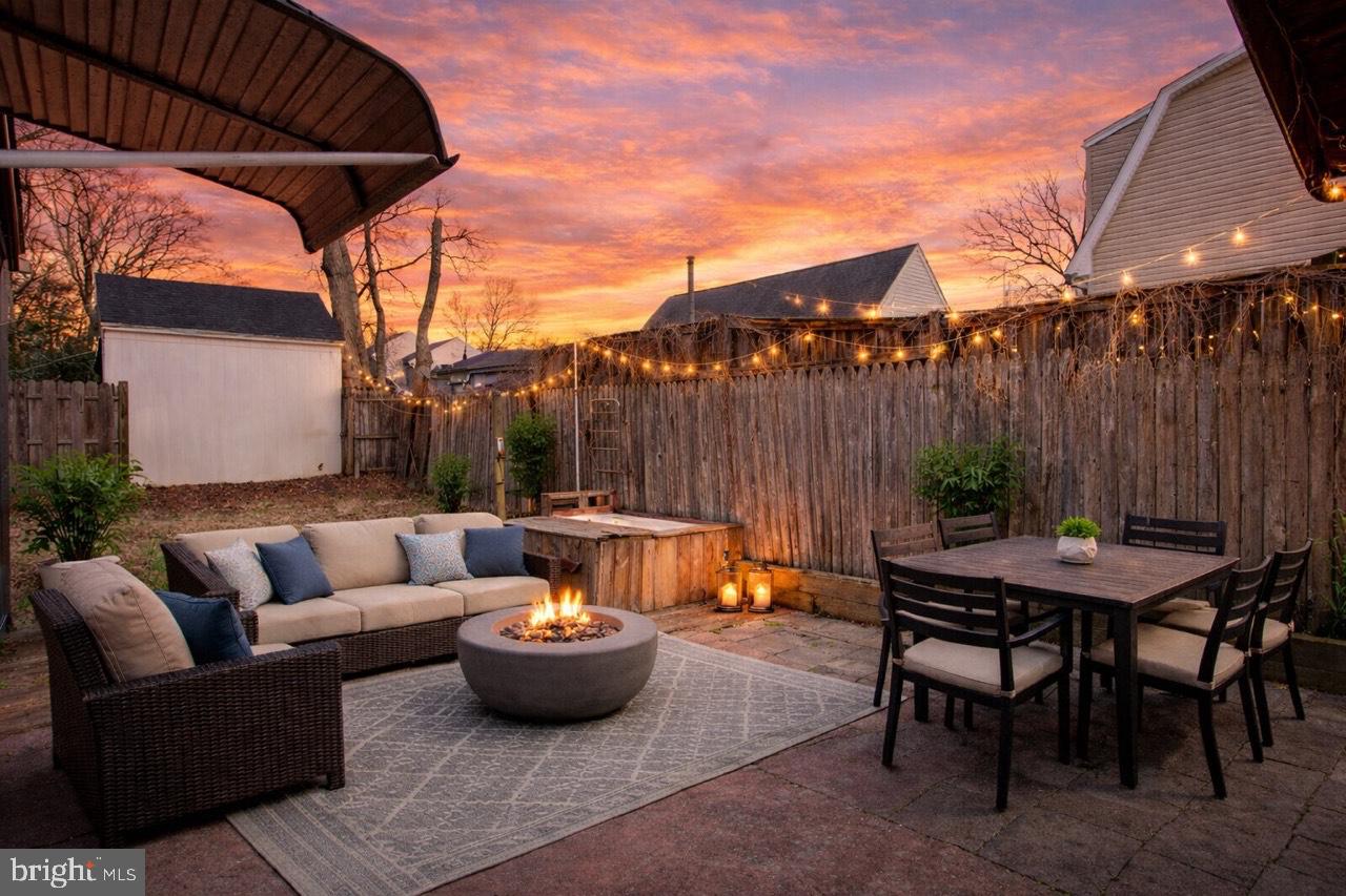 WOODLAND BEACH - Residential