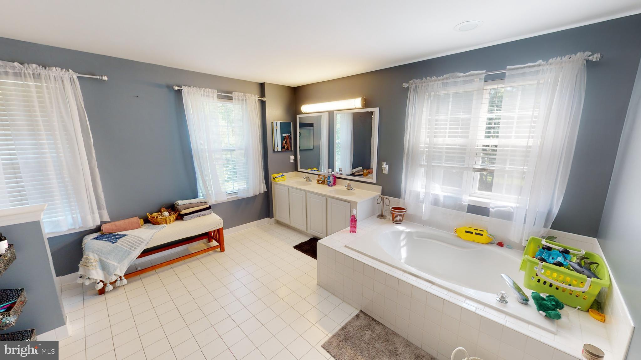 SWAN POINT - Residential