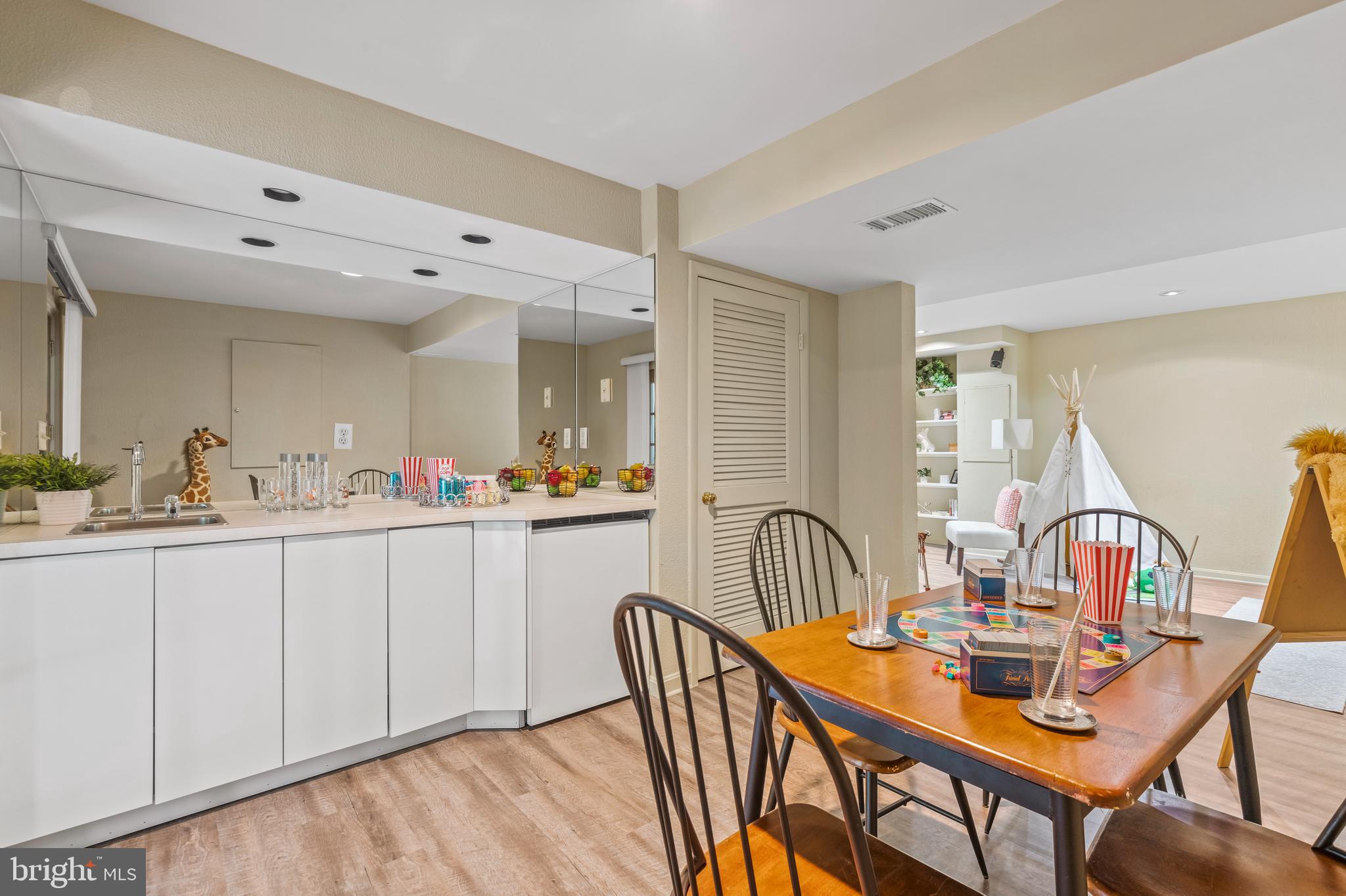 KENTSDALE ESTATES - Residential