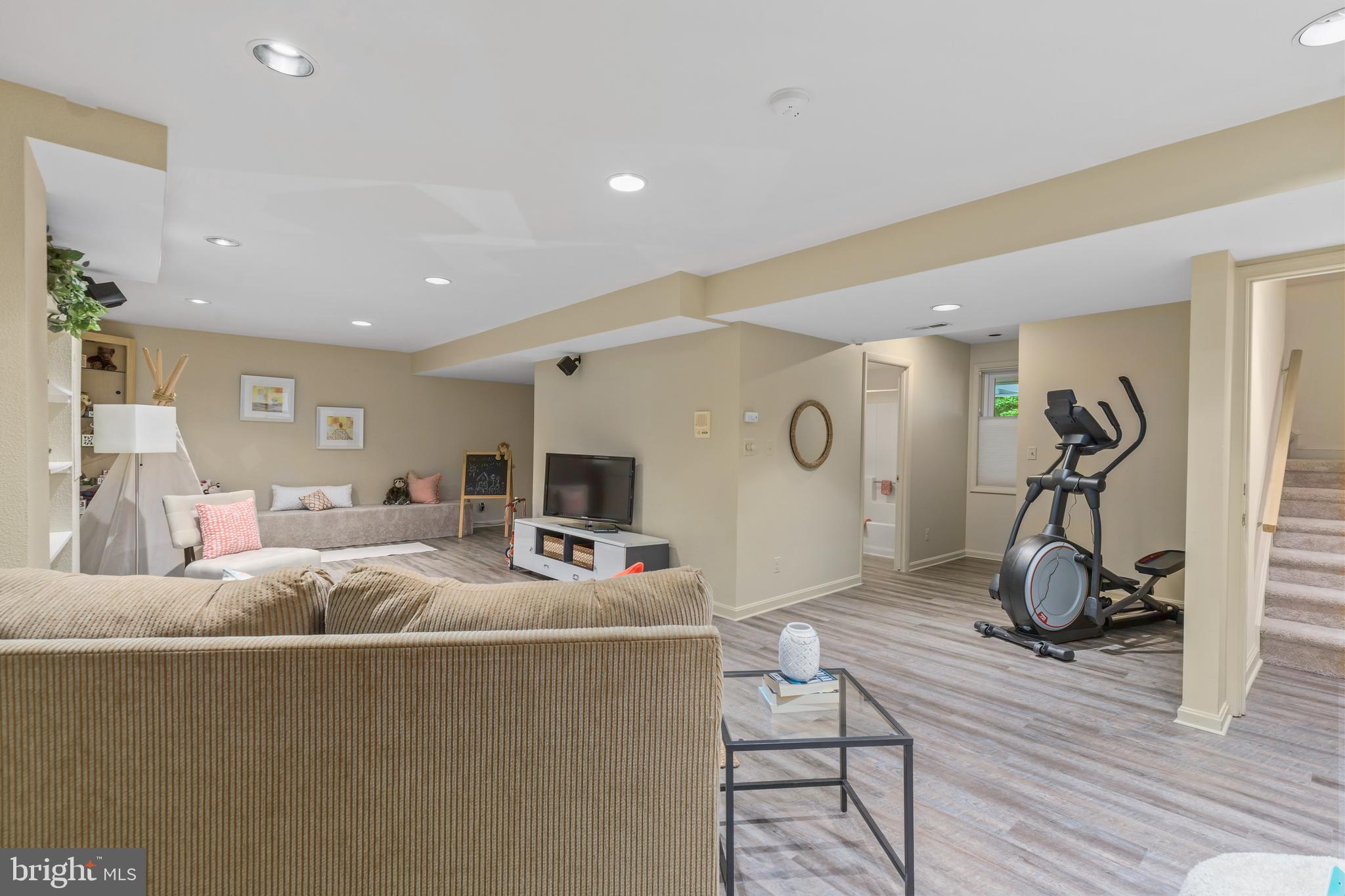 KENTSDALE ESTATES - Residential