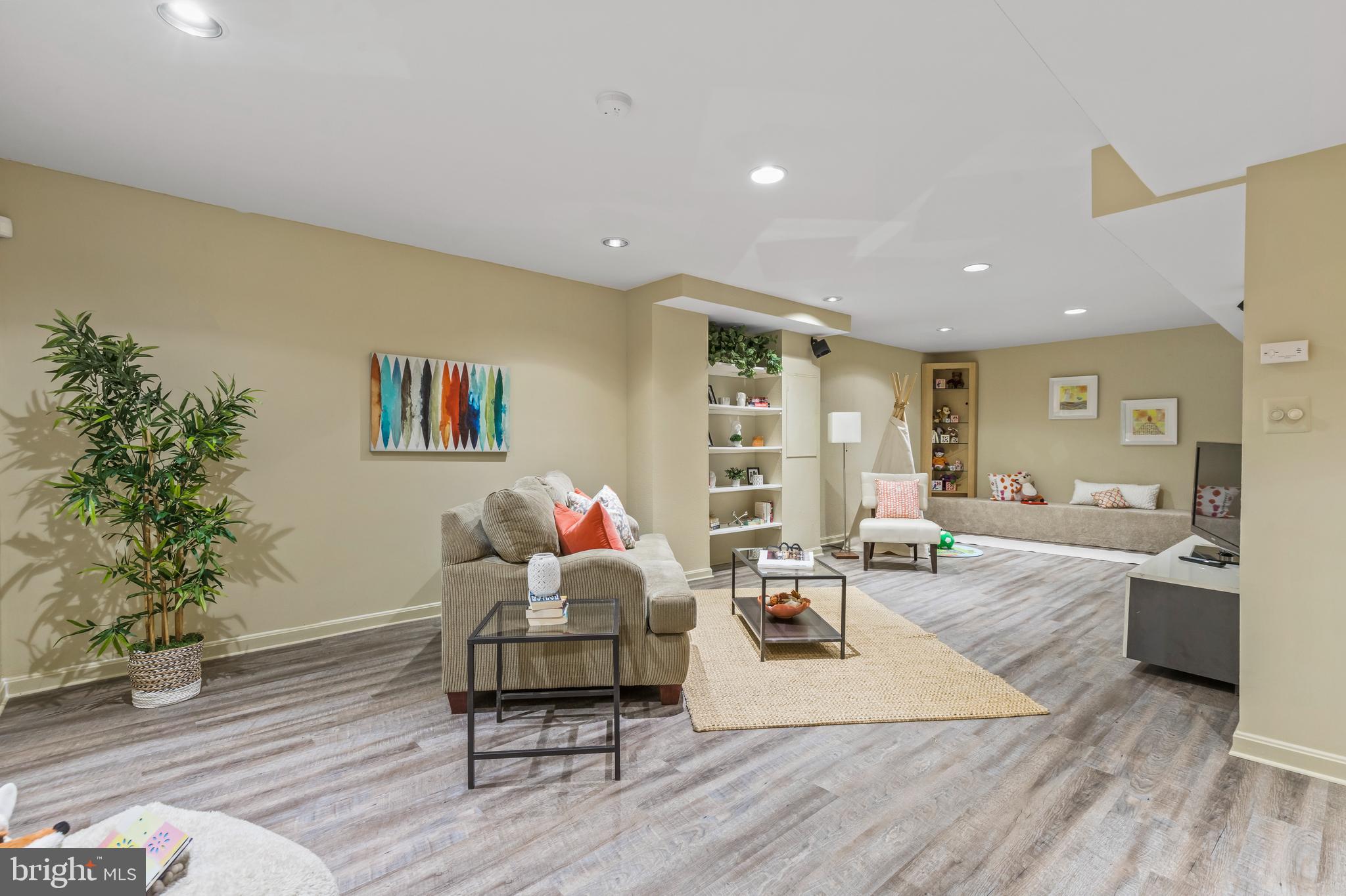 KENTSDALE ESTATES - Residential