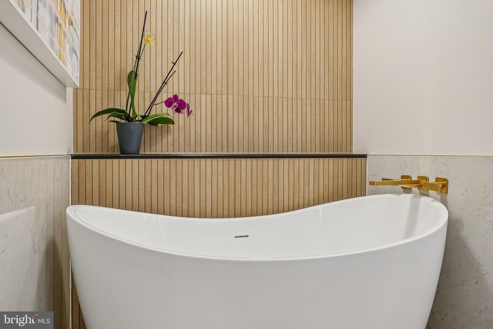 BROADWAY CONDOMINIUM - Residential