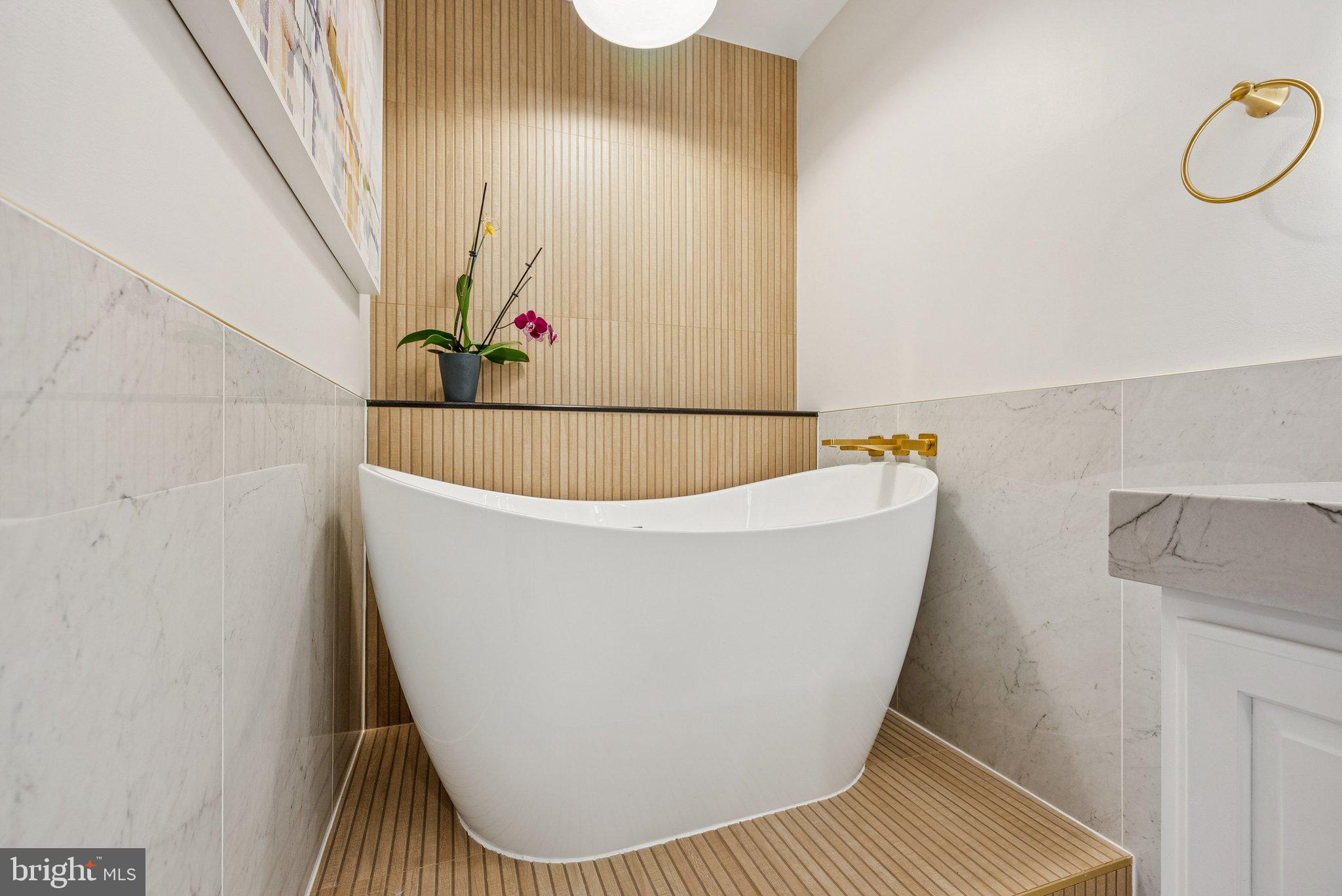 BROADWAY CONDOMINIUM - Residential