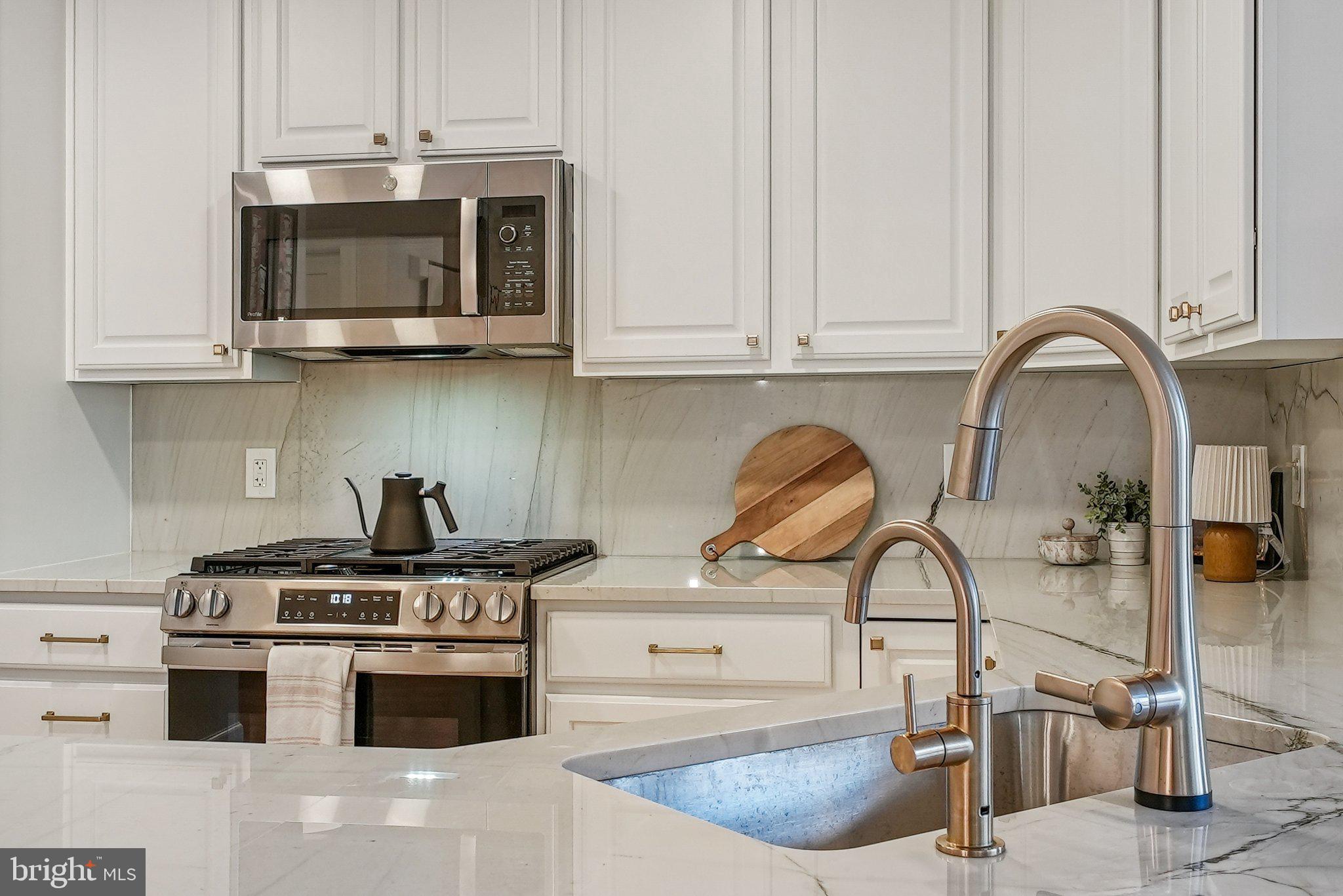 BROADWAY CONDOMINIUM - Residential