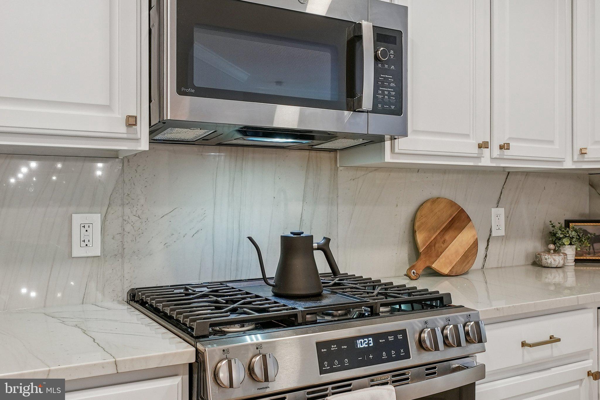 BROADWAY CONDOMINIUM - Residential