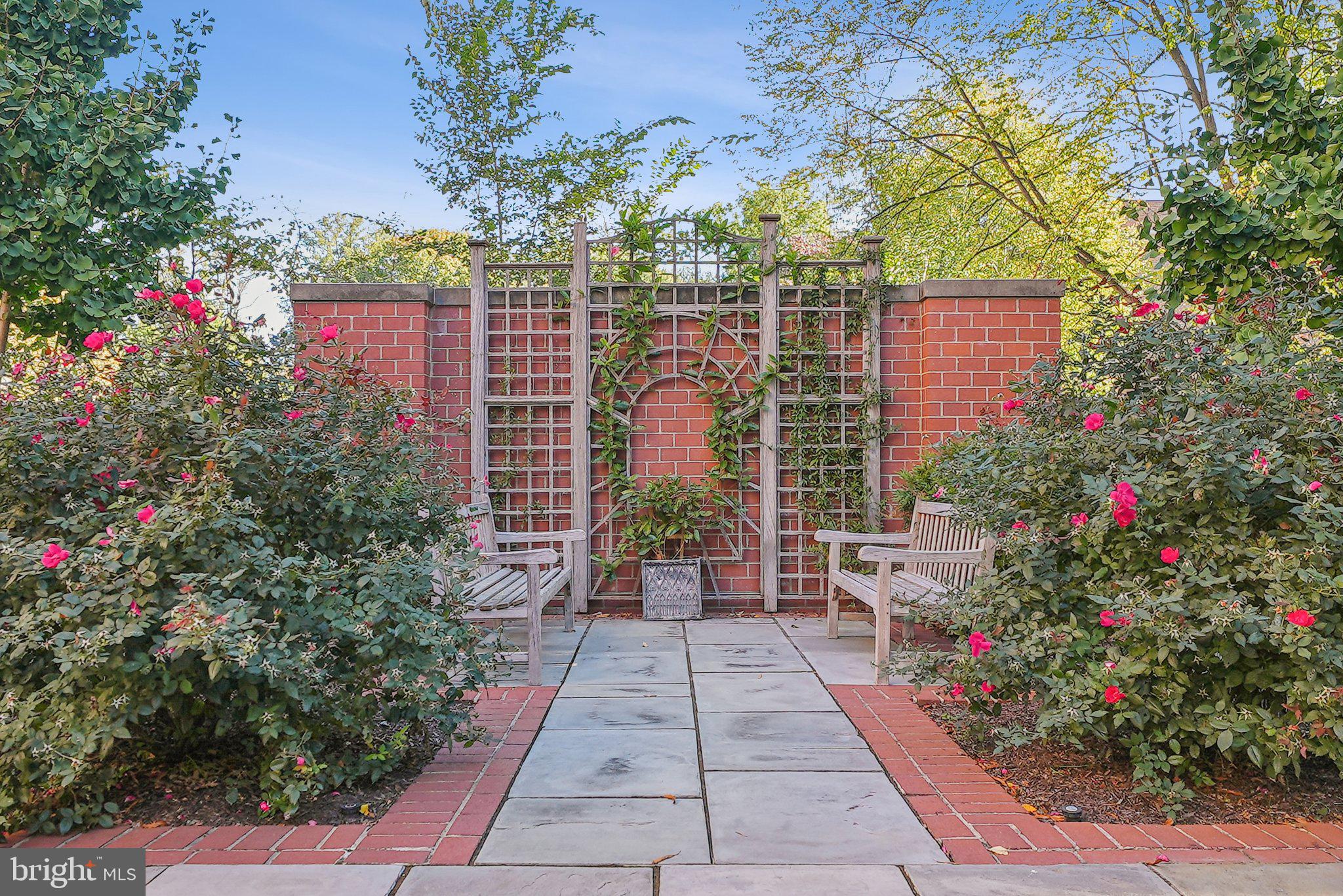 BROADWAY CONDOMINIUM - Residential