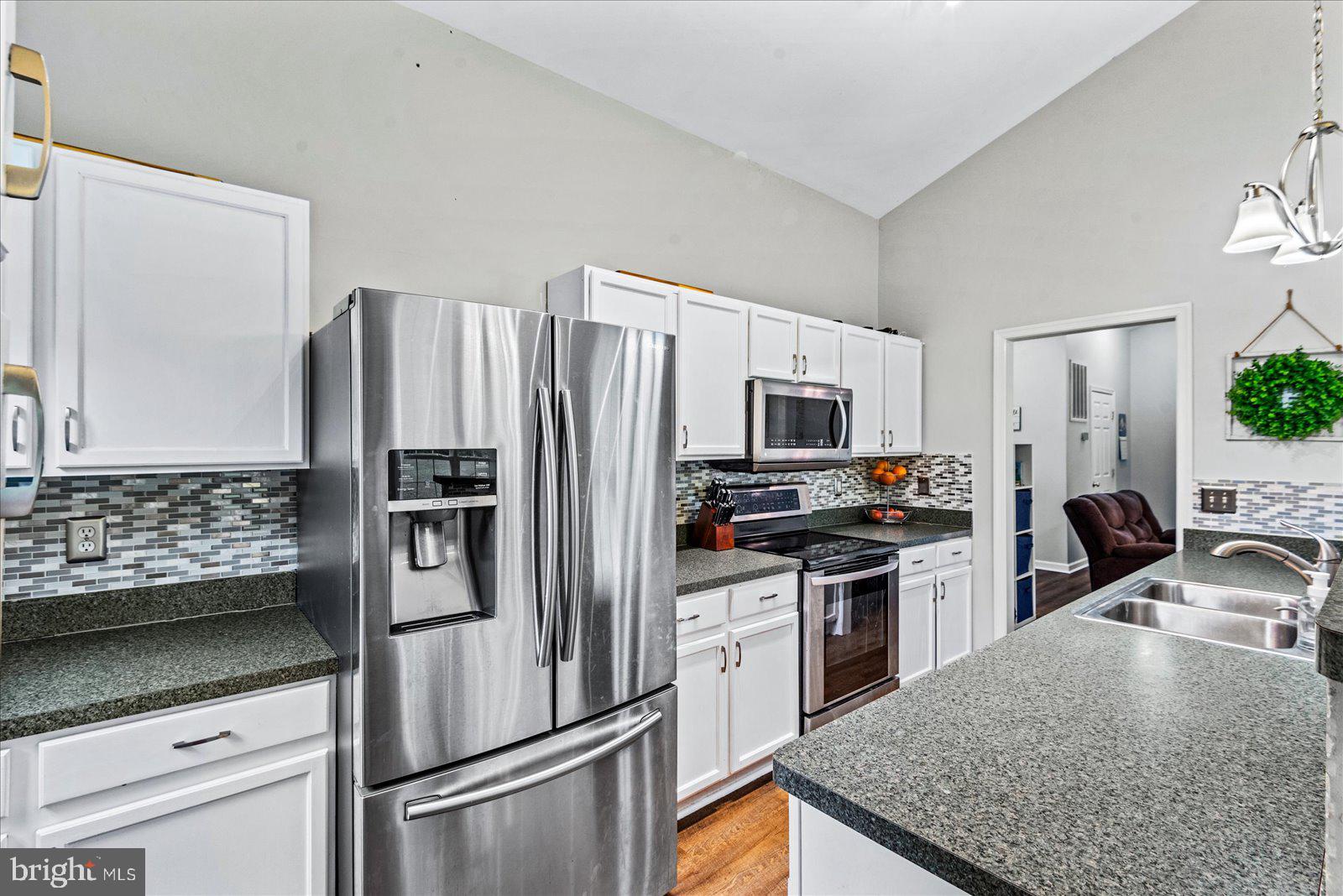 PRESIDENTIAL LAKES - Residential