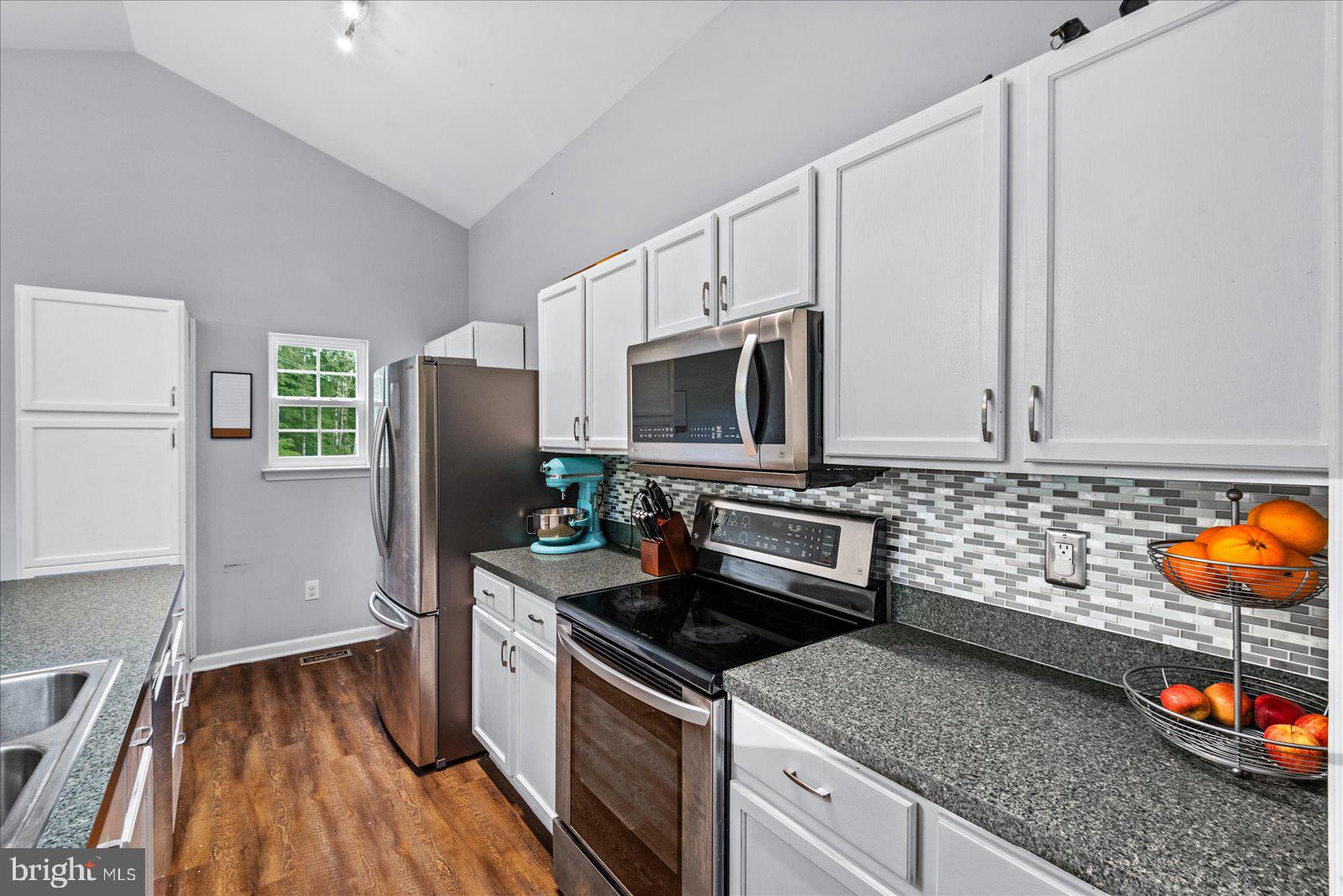 PRESIDENTIAL LAKES - Residential