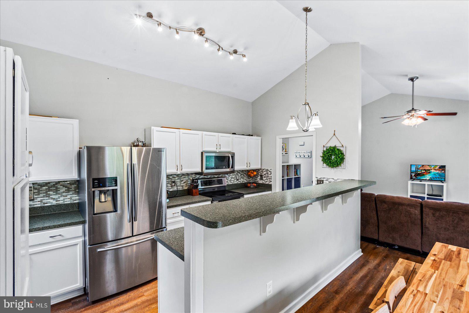 PRESIDENTIAL LAKES - Residential