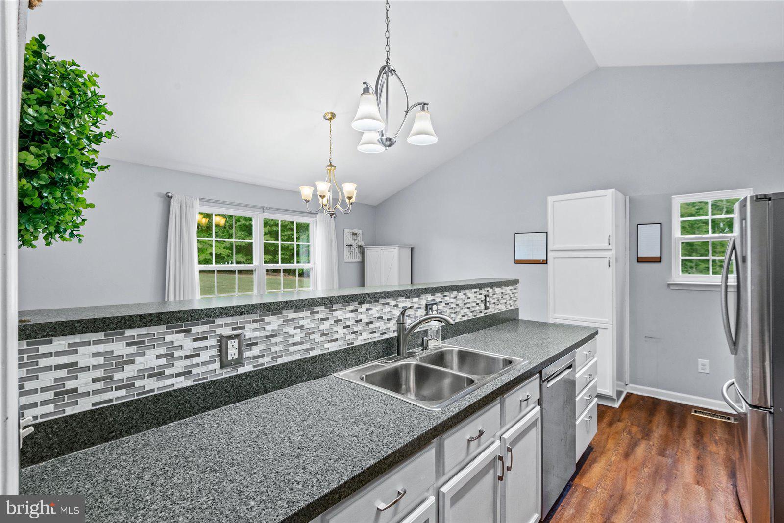 PRESIDENTIAL LAKES - Residential