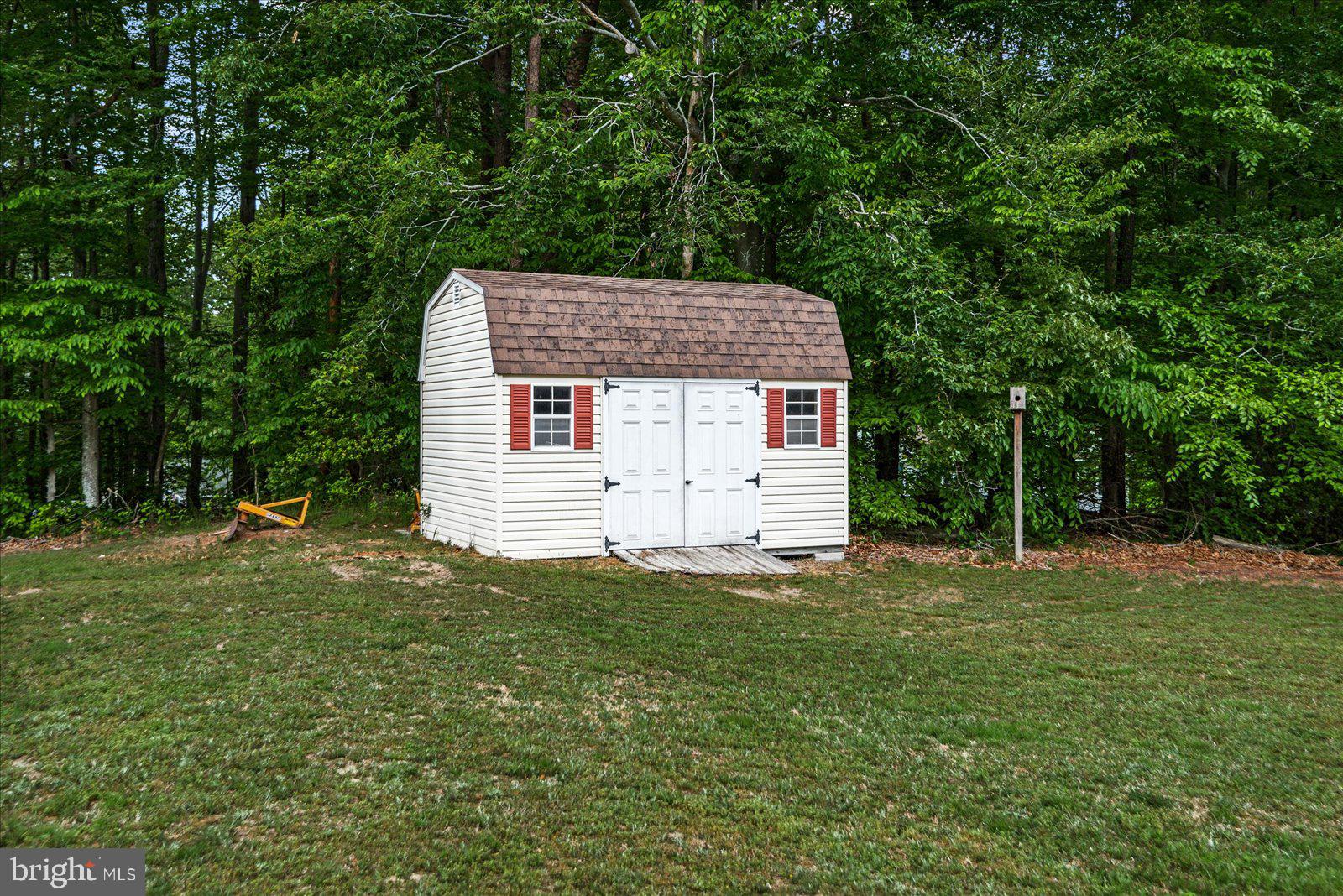 PRESIDENTIAL LAKES - Residential