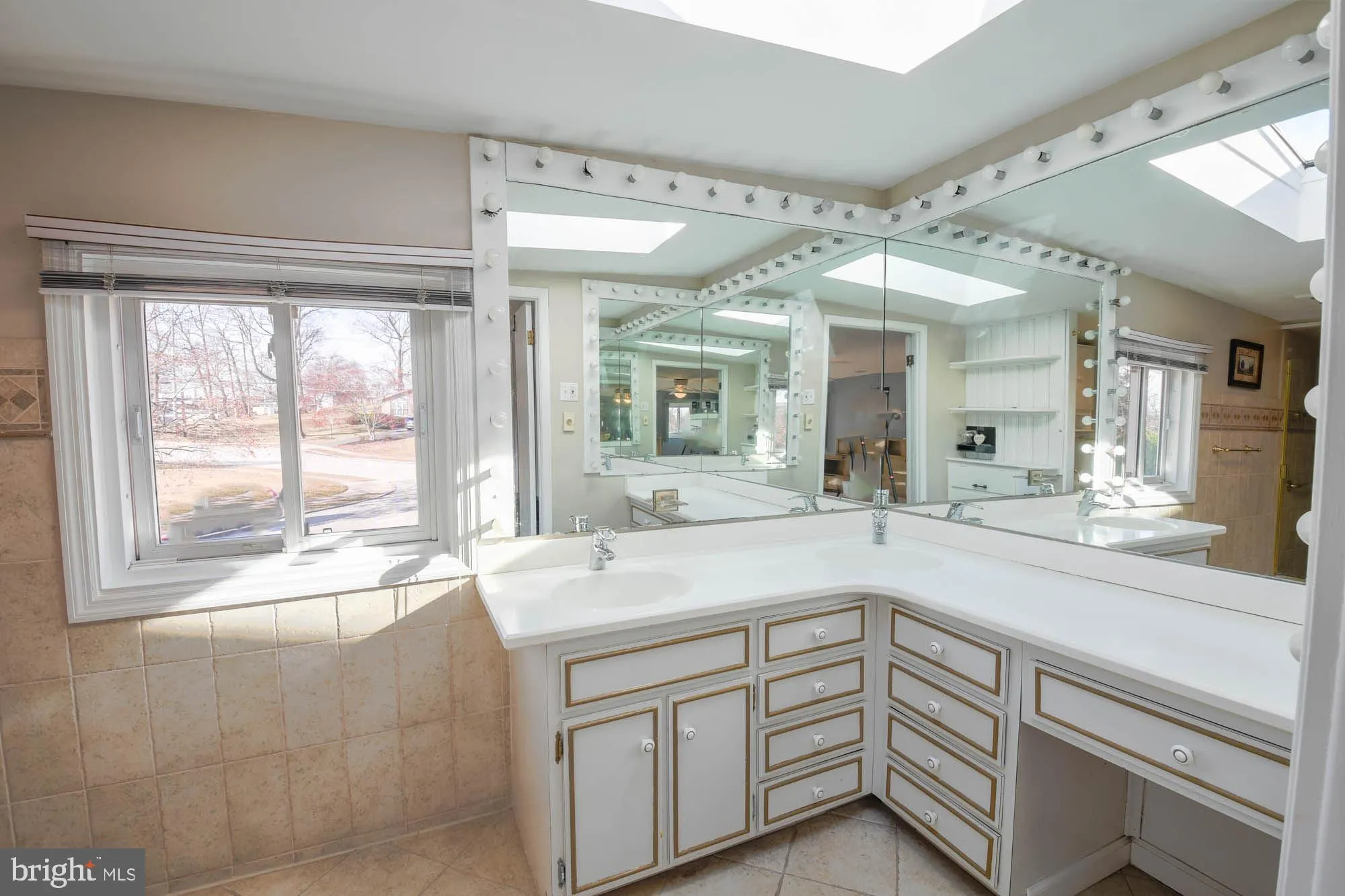 Plymouth Meeting, Pennsylvania 19462, United States, 4 Bedrooms Bedrooms, ,3 BathroomsBathrooms,Residential,Pending,11568