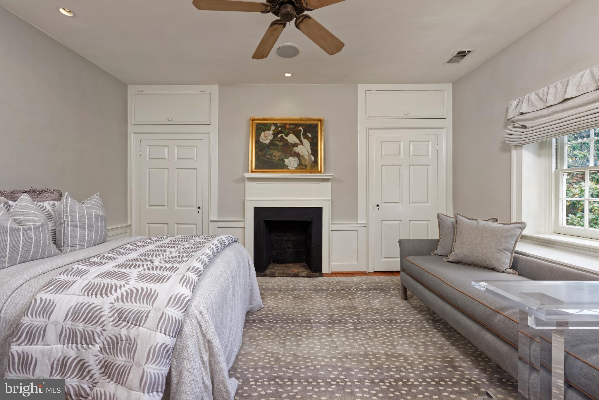 OLD TOWN ALEXANDRIA - Residential