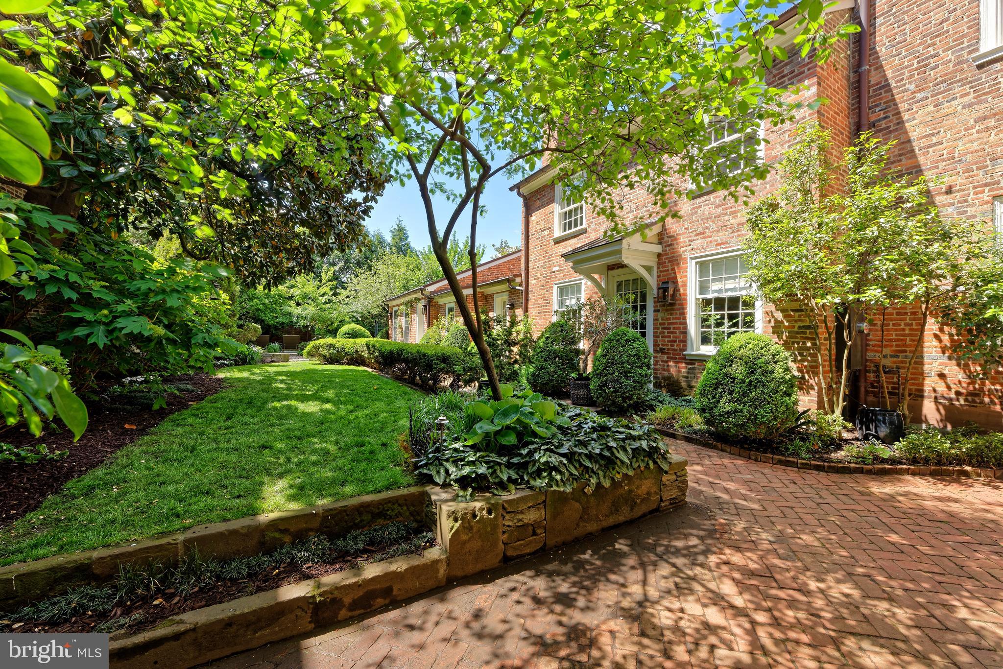 OLD TOWN ALEXANDRIA - Residential