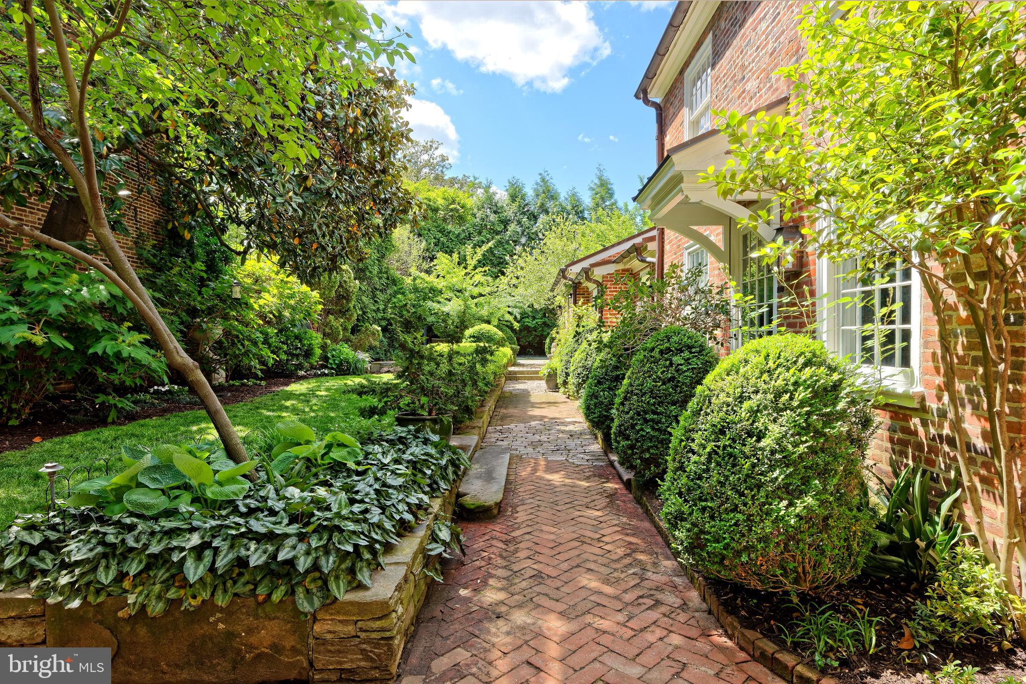 OLD TOWN ALEXANDRIA - Residential