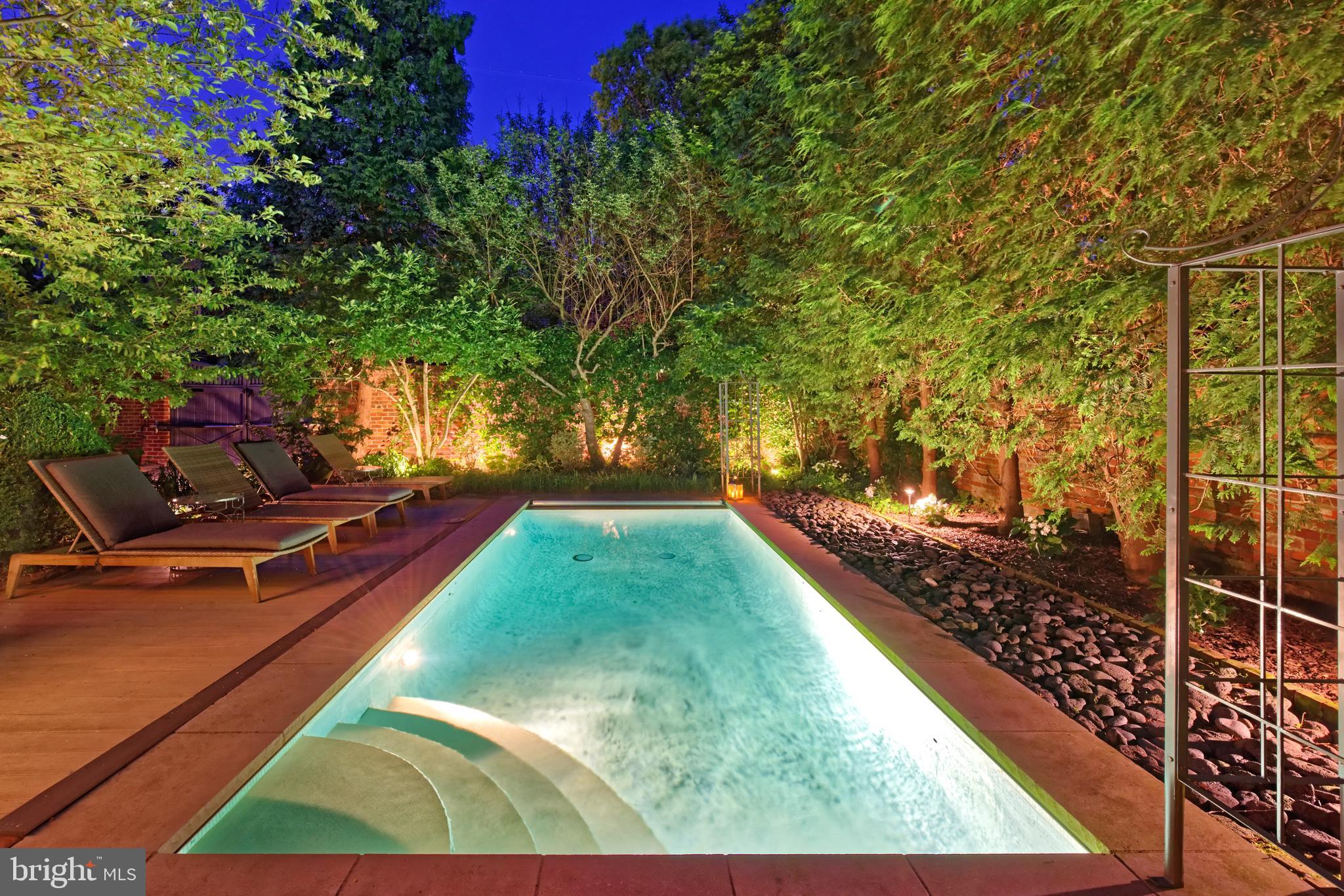 OLD TOWN ALEXANDRIA - Residential