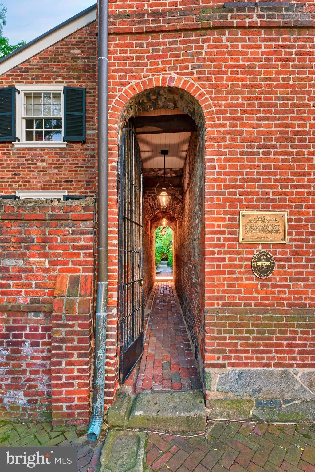 OLD TOWN ALEXANDRIA - Residential