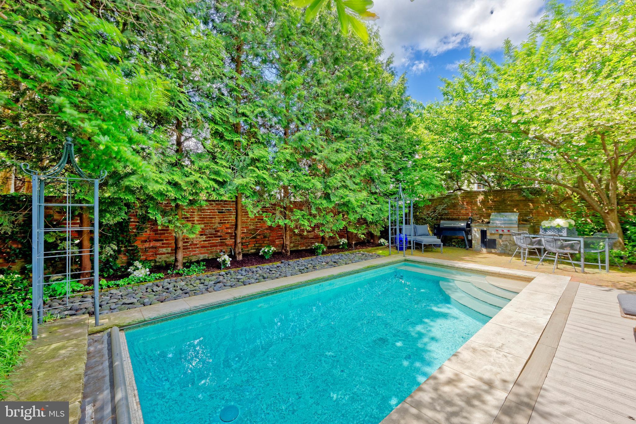 OLD TOWN ALEXANDRIA - Residential