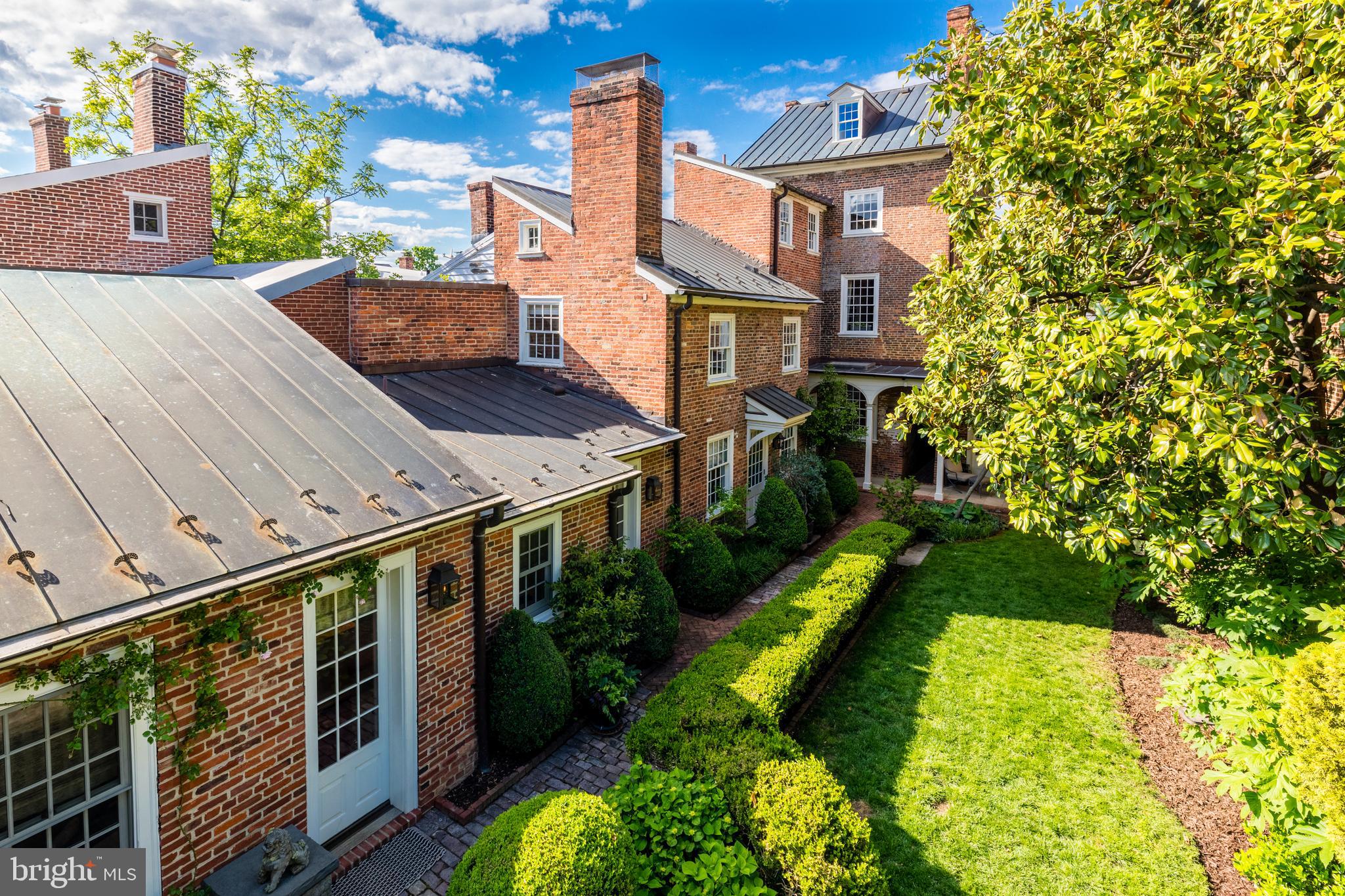 OLD TOWN ALEXANDRIA - Residential