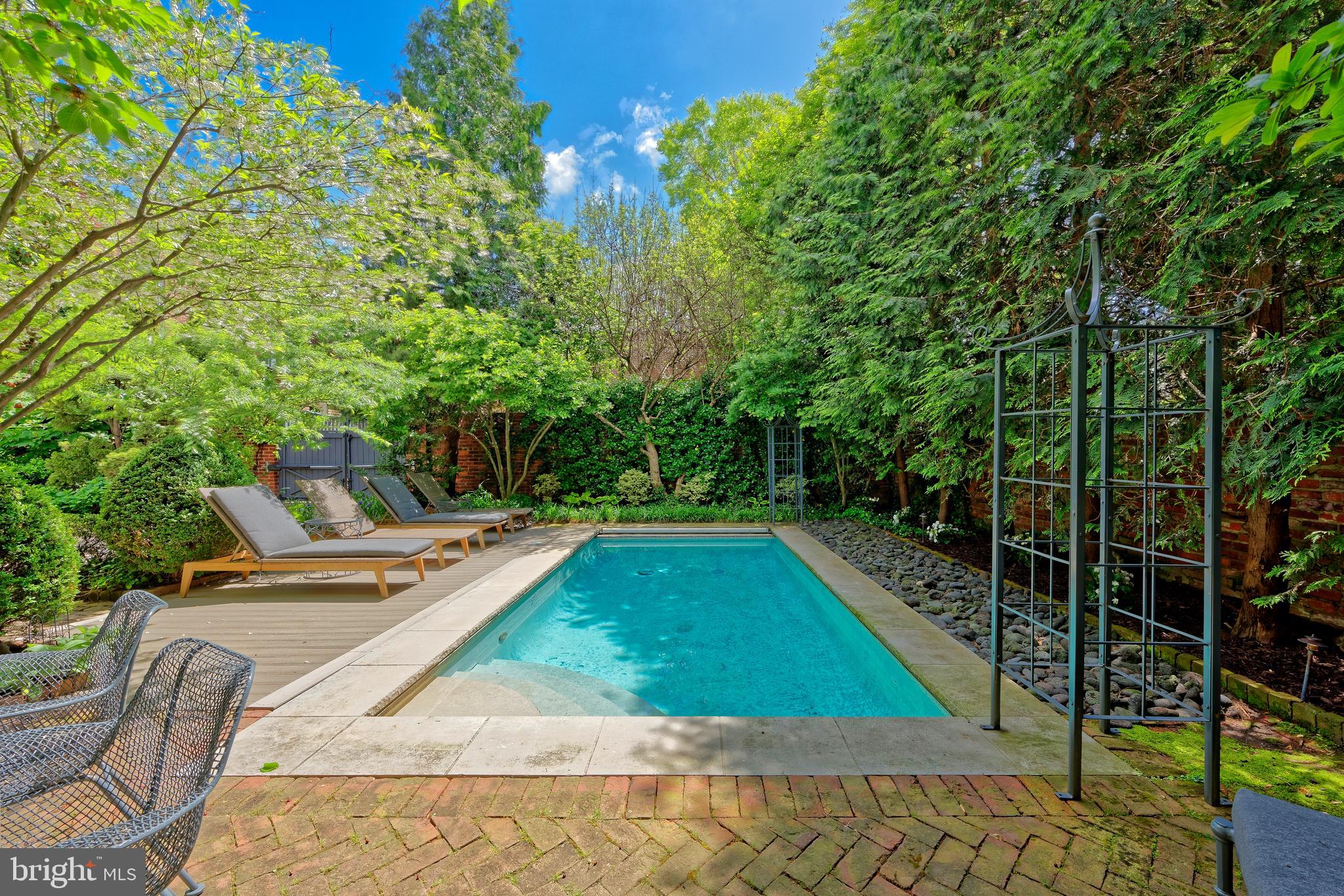 OLD TOWN ALEXANDRIA - Residential