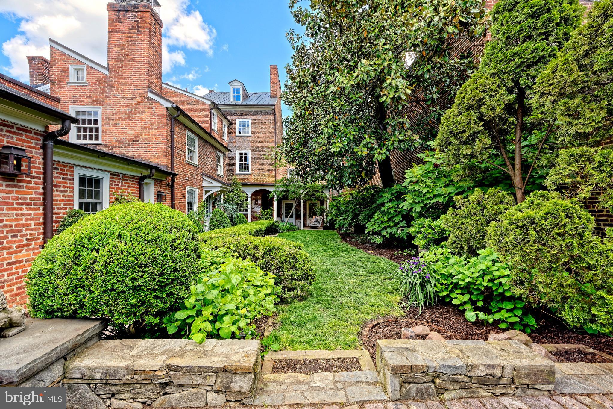 OLD TOWN ALEXANDRIA - Residential