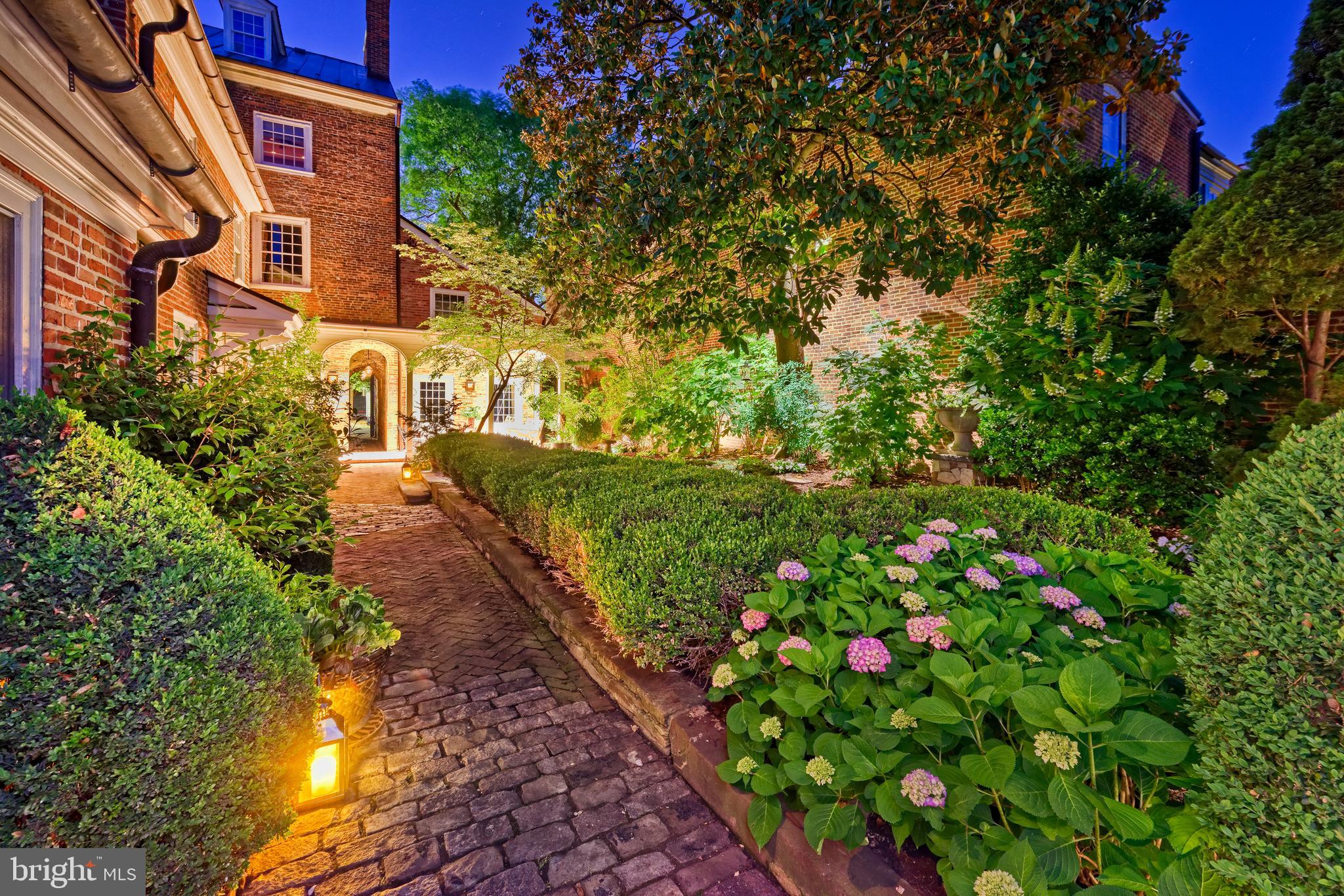 OLD TOWN ALEXANDRIA - Residential