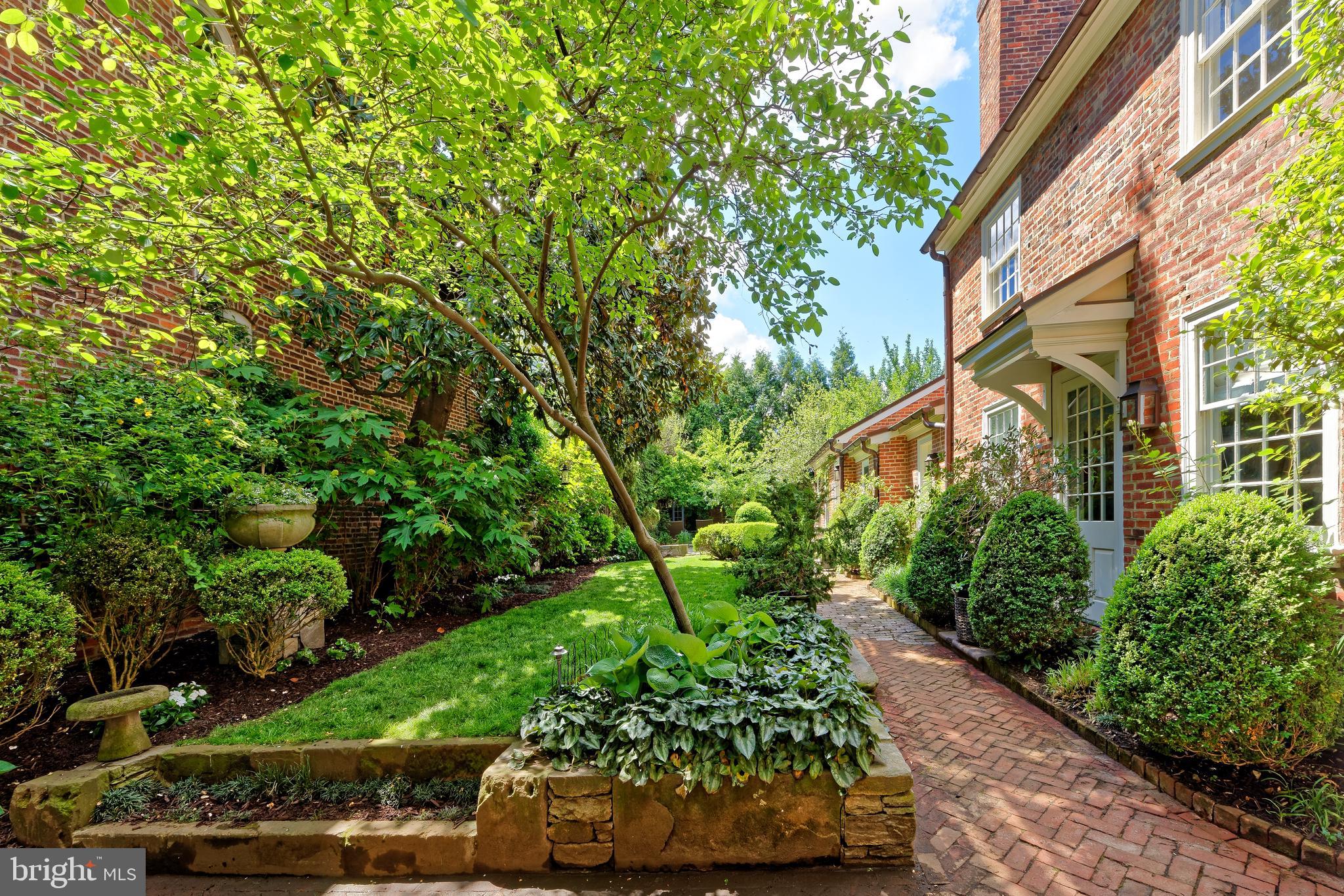 OLD TOWN ALEXANDRIA - Residential