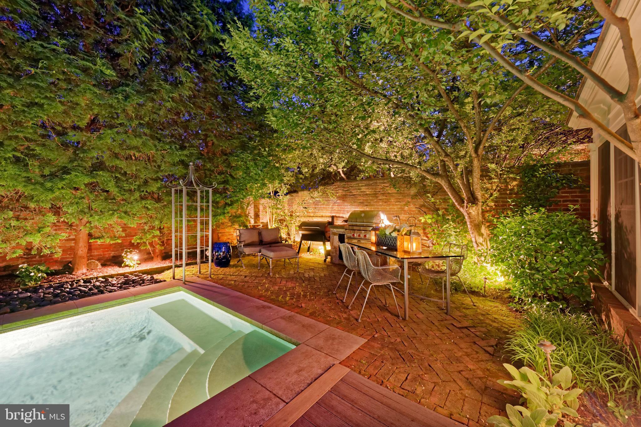 OLD TOWN ALEXANDRIA - Residential