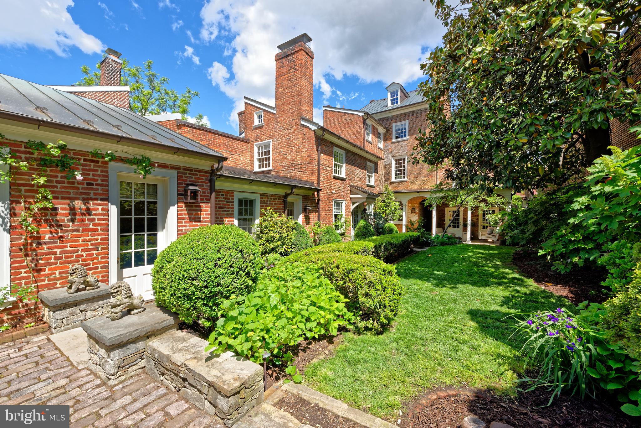 OLD TOWN ALEXANDRIA - Residential