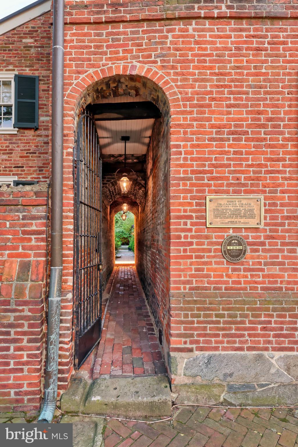 OLD TOWN ALEXANDRIA - Residential