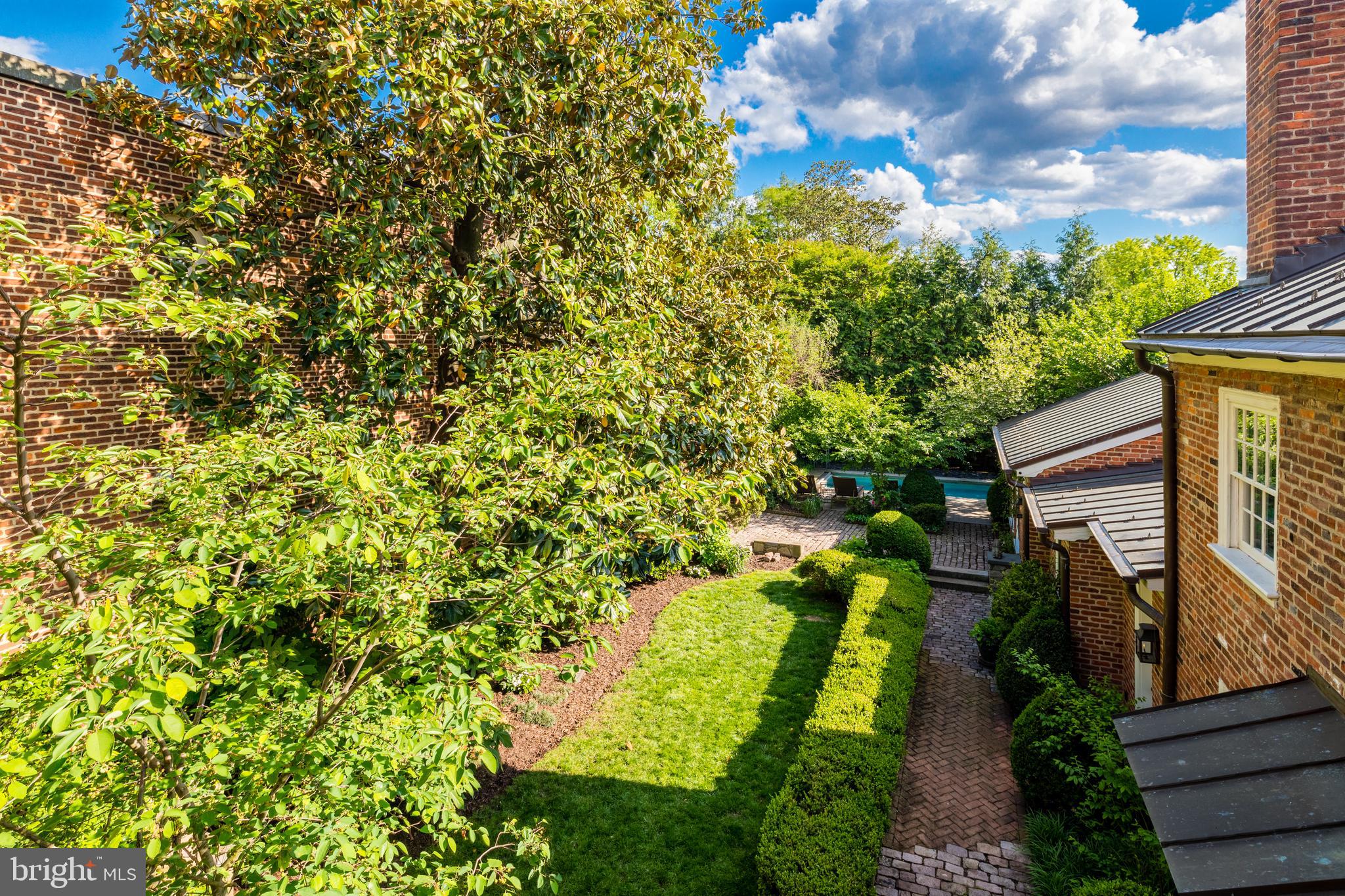 OLD TOWN ALEXANDRIA - Residential