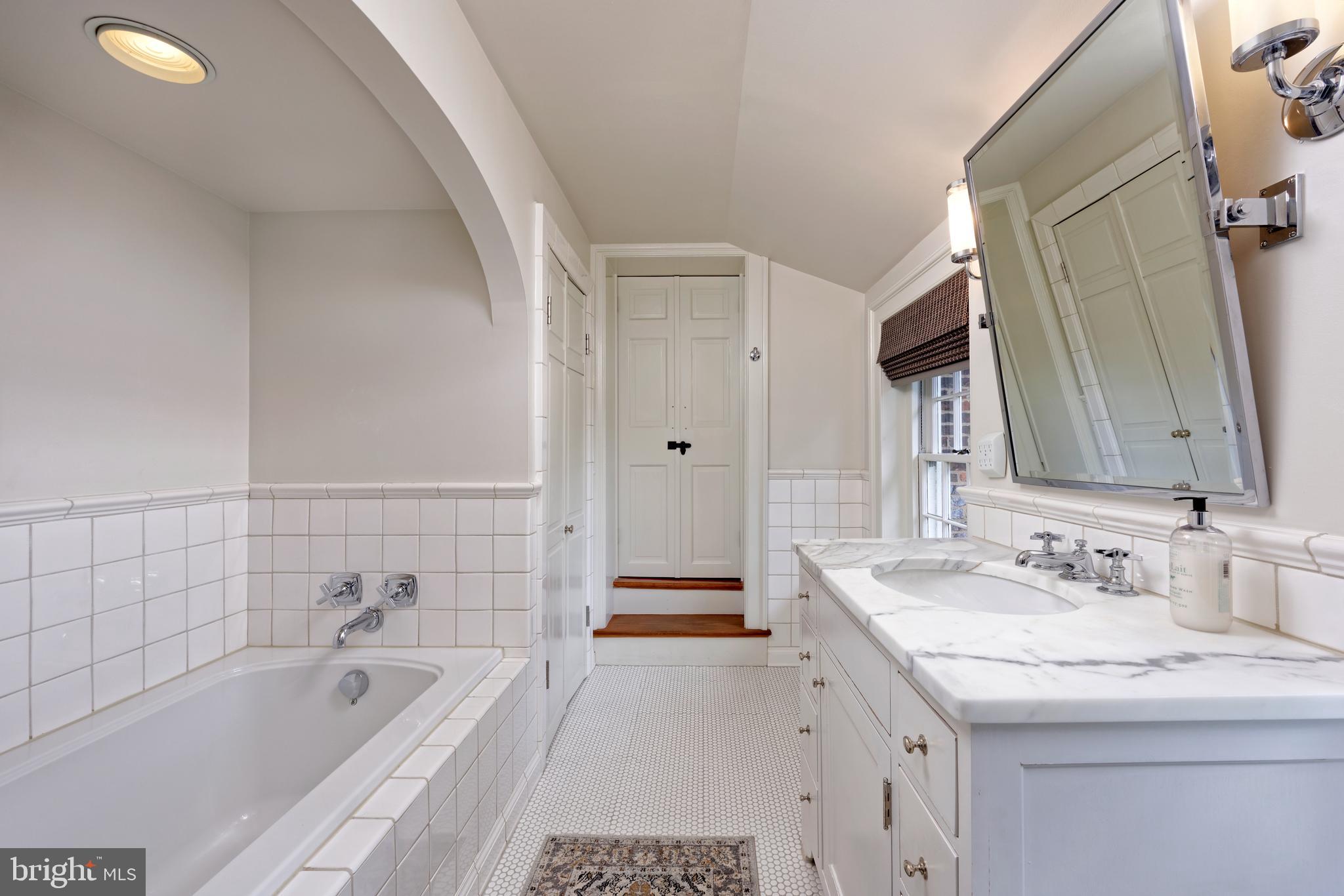 OLD TOWN ALEXANDRIA - Residential