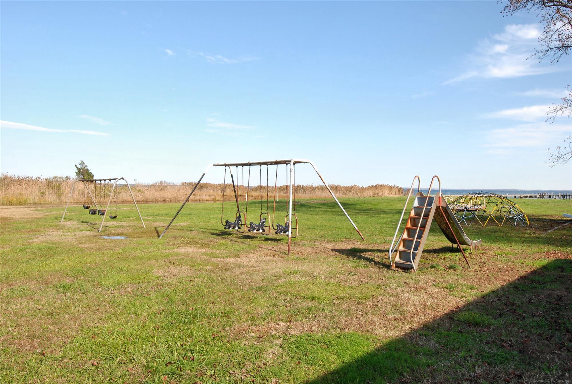 ROMANCOKE ON THE BAY - Land