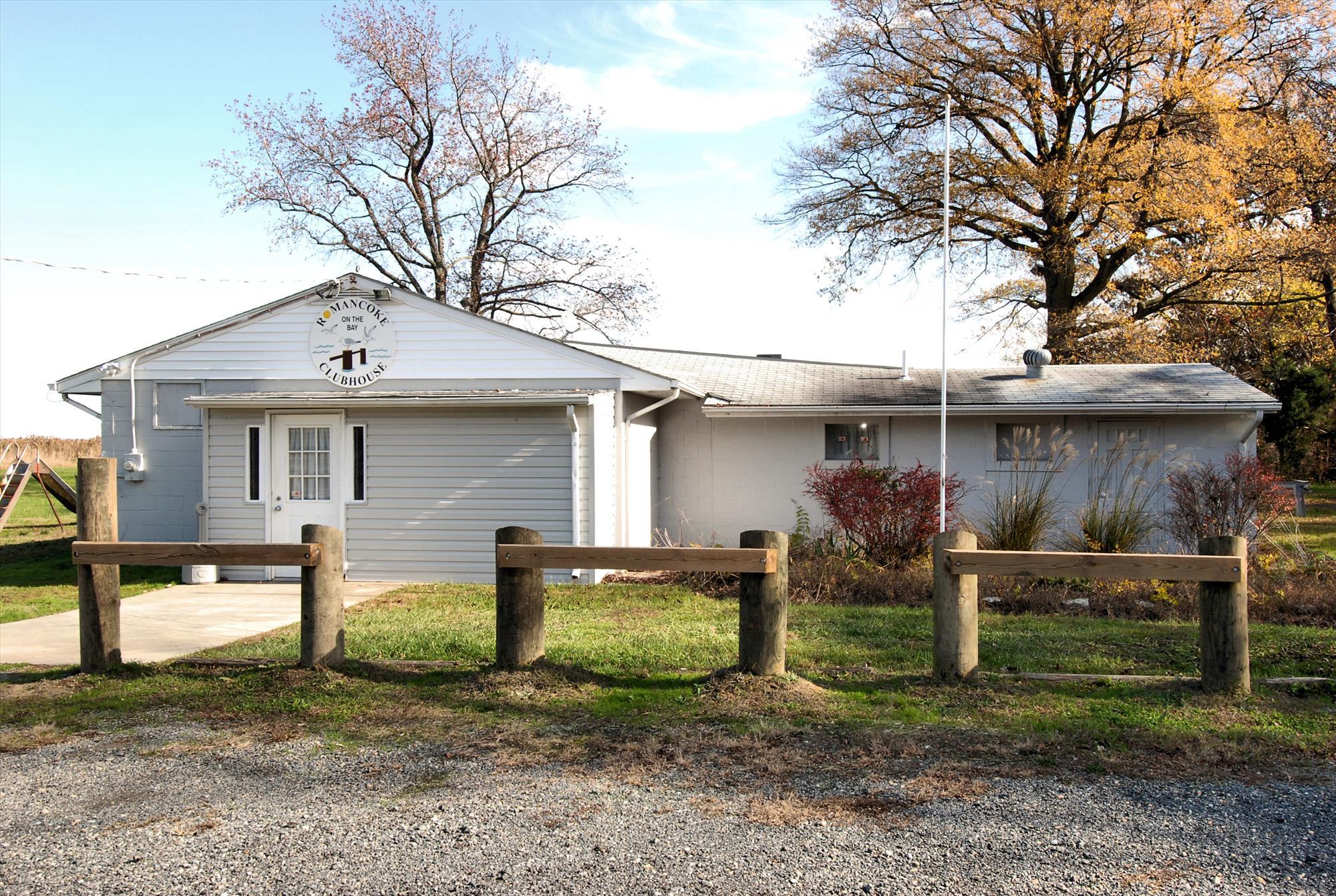 ROMANCOKE ON THE BAY - Land